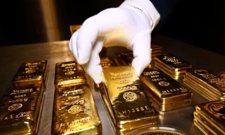 ما هو دولار الصاغة؟ لماذا ينخفض الذهب عالميًا ويرتفع محليًا؟