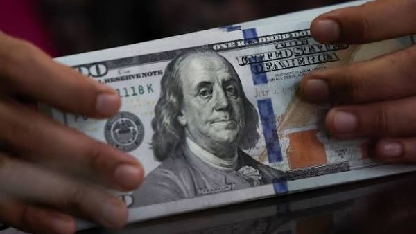 تأثير رفع الفائدة الأمريكية على العملات العربية 2026